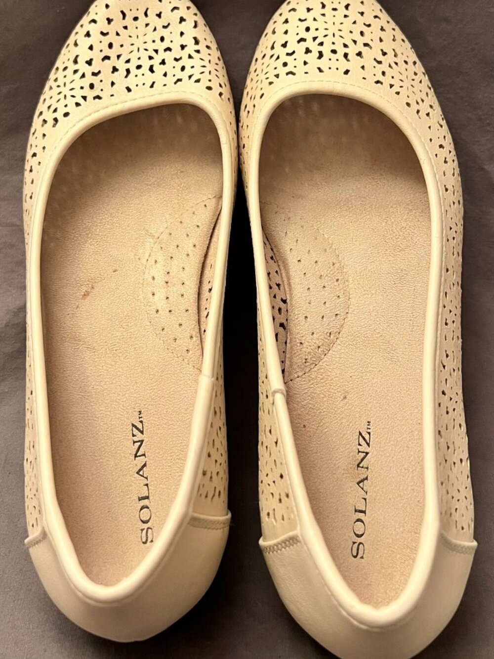 Solanz Cream Cailyn Cut Out Slip On Ballet Flat Size 8.5M